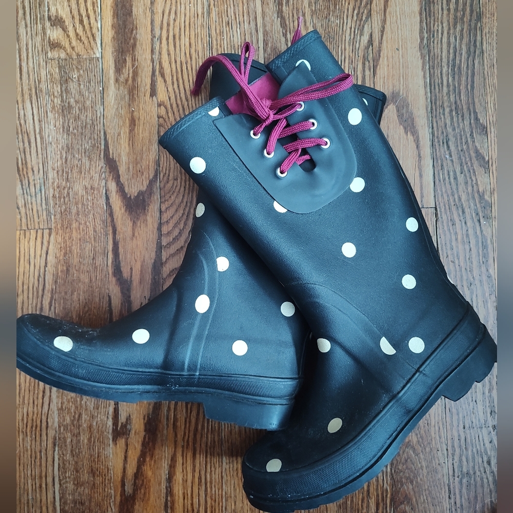 Rain boots polkadot size 9